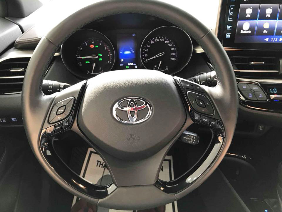 Toyota C-HR - crossover cỡ nhỏ giá gần 1,8 tỷ tại Việt Nam